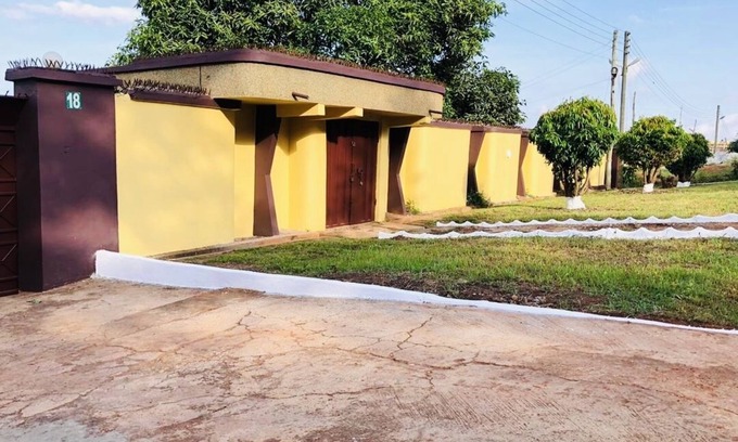 Kumasi House | Convenient Stay with Free Airport Transportation & Family Amenities