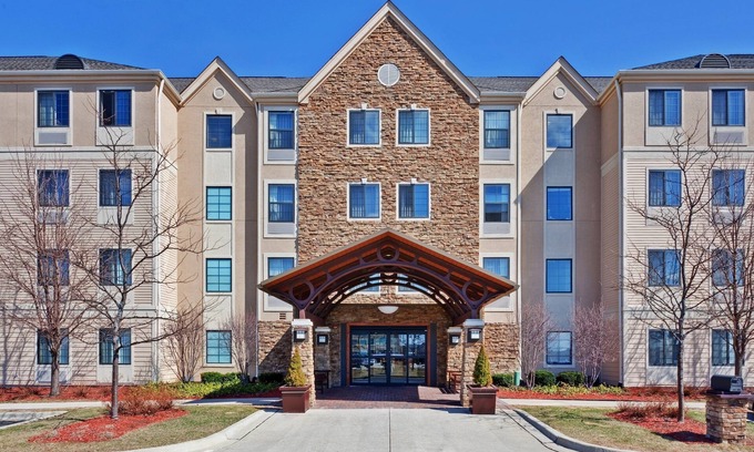 Glenview Apartment | Enjoy Free Breakfast at Staybridge Studio with Pool & Gym!