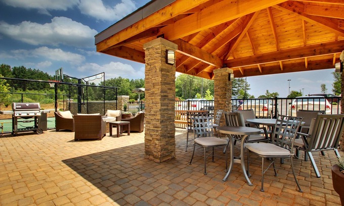 Rock Hill Condo | Enjoy Free Breakfast & Indoor Pool Near Winthrop University