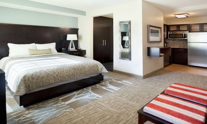 Lanham Apartment | Comfortable Stay with Free Breakfast Near Government Offices
