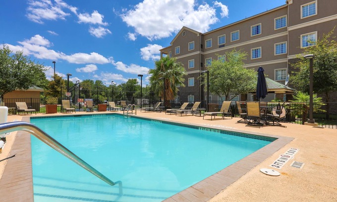 Montopolis Condo | Enjoy Free Breakfast, Wi-Fi & Pool Near Austin Airport
