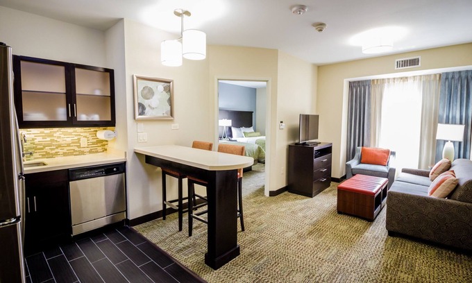 Plano Condo | Enjoy Free Breakfast, Wi-Fi & Outdoor Pool Access
