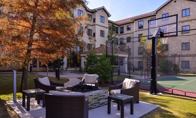 Central Oklahoma City Condo | Inviting Hotel with Breakfast, Hot Tub & Heated Pool