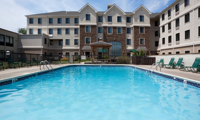 Christiana Condo | Enjoy Free Breakfast and Pool Near University of Delaware
