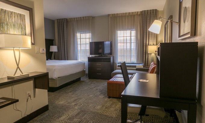 McNeil Apartment | Relaxing Studio with Pool & Breakfast Near U of Texas
