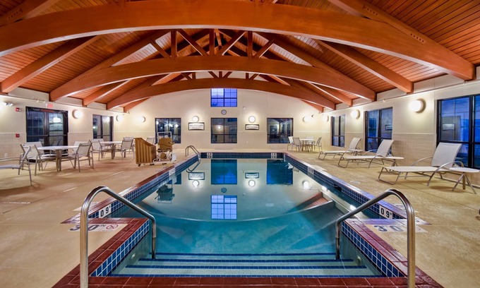 Madison Condo | Relaxing Stay with Pool, Hot Tub & Free Breakfast Near UW-Madison