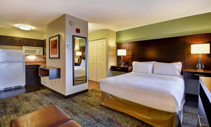 Madison Apartment | Inviting Stay with Free Breakfast & Pool Near UW-Madison!