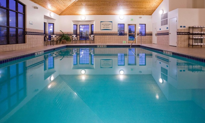 Maple Grove Condo | Guest Rated: 10/10 with Pool, Hot Tub & Breakfast Included