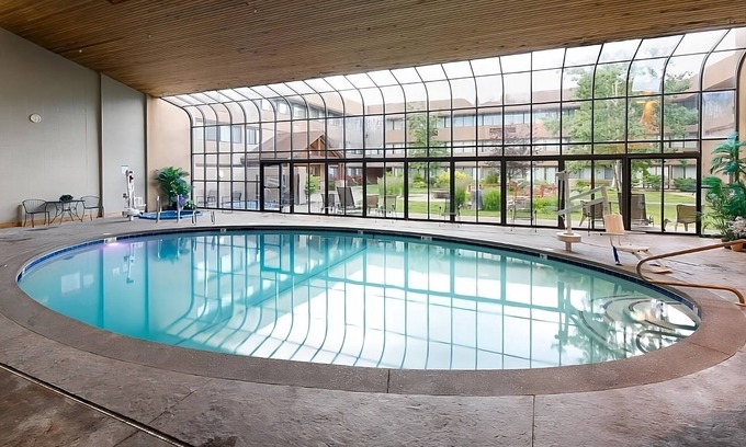 Kalispell Hotel | Enjoy Free Breakfast Near Hockaday Museum, Pets Welcome!