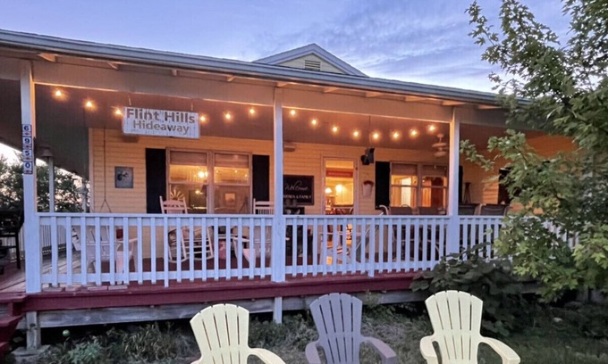 St. George House | FREE cleaning w/ min 3 day stay in June! 10-acres hot tub! Sleeps 15. Clean Fun!