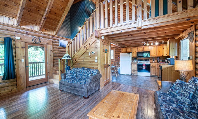 Pigeon Forge Cabin | Discover Free Dollywood Tickets & Ocean View Comfort