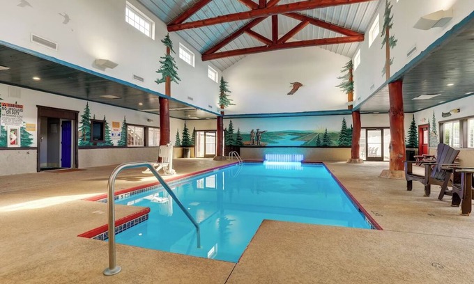 Columbia Hotel | Enjoy Free Breakfast at Deluxe Double Beds in Stoney Creek