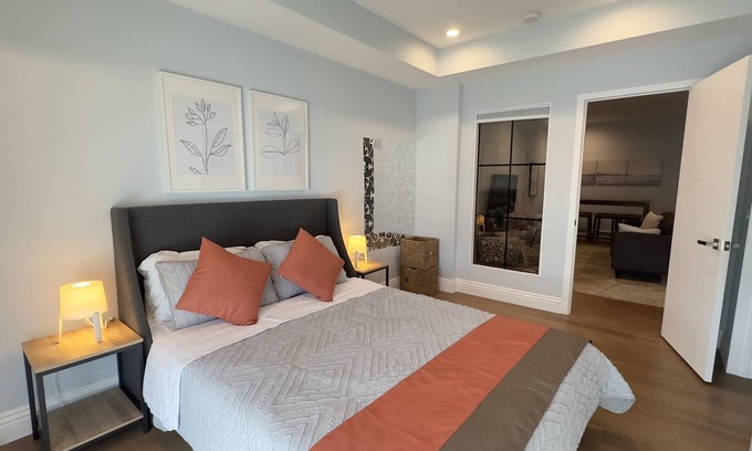 Wilshire Center Apartment | Convenient Downtown LA Hotel with Free Indoor Parking