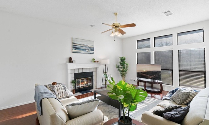South Creek House | Stay with Free Early Check-in & Pet-Friendly Amenities