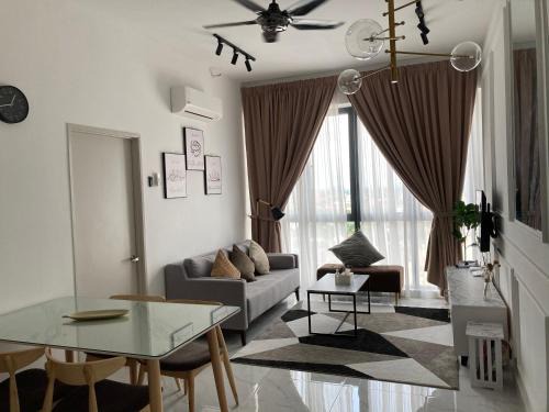 Bandar Kota Bharu Apartment | Stay at ZAs Suite, Troika Residence: 4-Star Comfort & Netflix