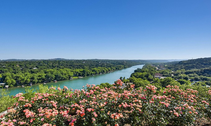 Riverplace House | Escape to Lakeview Serenity: Pool, Spa & Dock Access