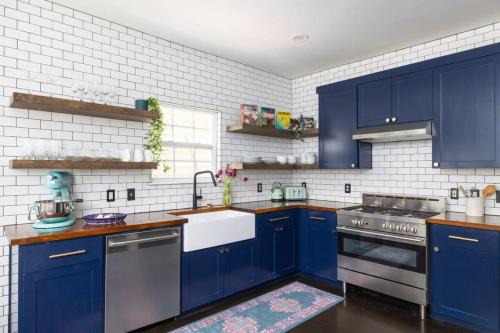 Central East Austin House | Discover Family-Friendly Comfort at Red Door by Portoro