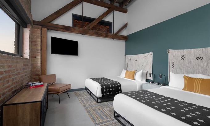 People's Freeway Hotel | Pet-Friendly Suites with Free Parking at evo Hotel Boulder