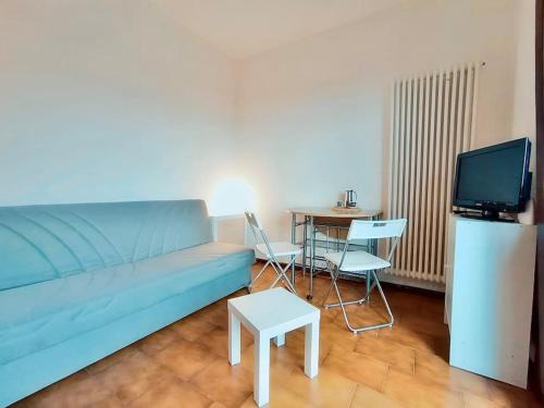 Como Apartment | Free Parking! Lake Como, 5 min to Swiss