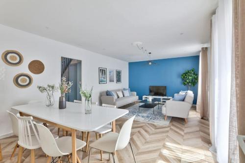 Epinay-sur-Seine House | Convenient Villa Near Paris: Garden, Terrace & Free Parking