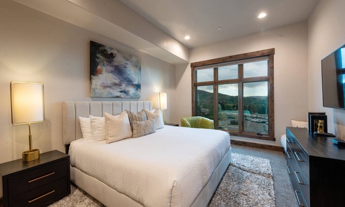 Park City Condo | Experience Kimball Arts Festival: Top-Rated Stay in Park City!
