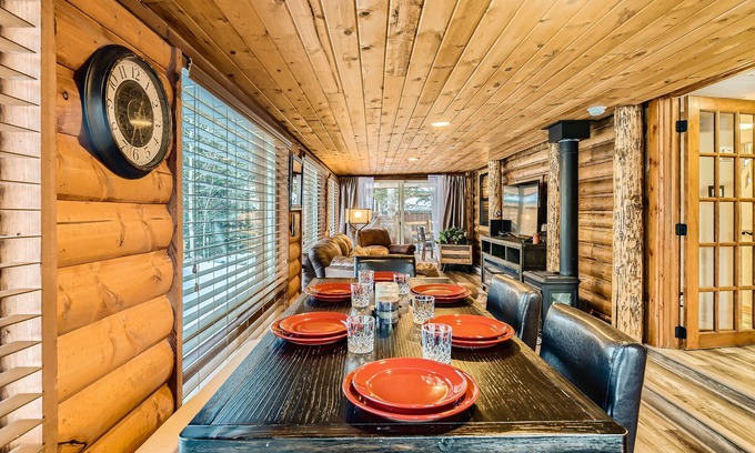 Breckenridge Cabin | Cozy Retreat with Hot Tub, Pool & Free SkyCard Activities