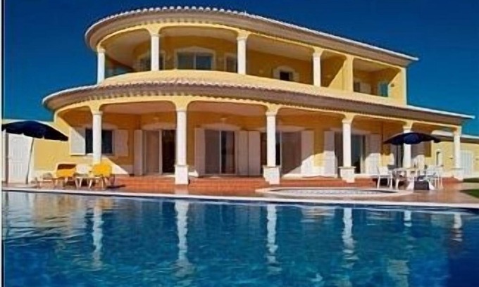 Colinas Verdes Villa | Unforgettable Oceanfront Retreat with Pool & Free Wi-Fi
