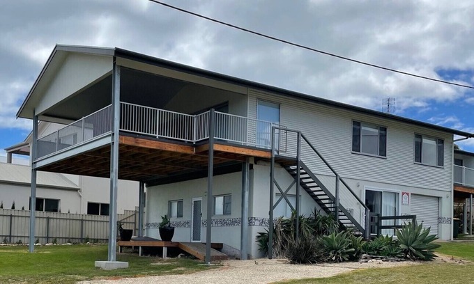 Waterhouse House | Perfect Location with Free Wi-Fi Near Long Beach
