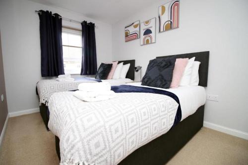 Rogerstone House | Family-Friendly Getaway with Free Wifi and Parking Access