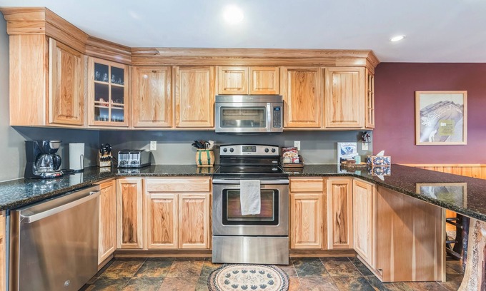 North Creek House | Freebern 18B - Renovated one-of-a-kind with Adirondack style 3 Bedroom Townhouse by The Summit at Gore Mountain