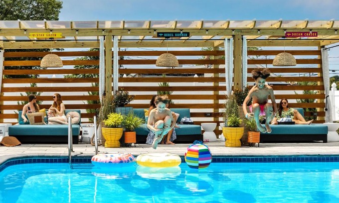 West Yarmouth Hotel | Inviting Freebird Motor Lodge with Pool and Hot Tub