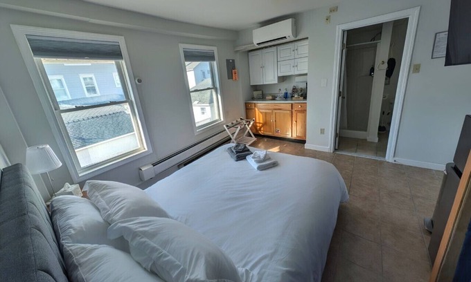 Old Lyme Apartment | Freeboard at Soundview · Beach+Ocean+Sunrise