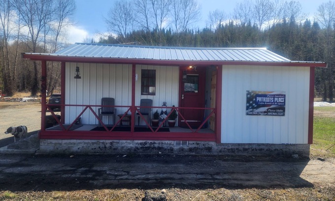 Pierce Cabin | Pet-Friendly Freedom Cabin with Pool & Breakfast at Patriots Place