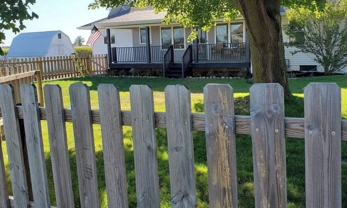 Middlebury House | Exceptional Stay at Freedom Farm: Pet-Friendly Retreat