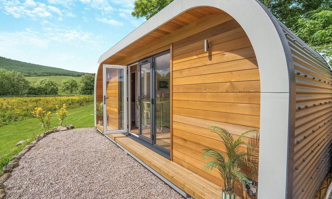 Straiton Cottage | Cozy 1 Bedroom Retreat in Straiton: Pet-Friendly Stay