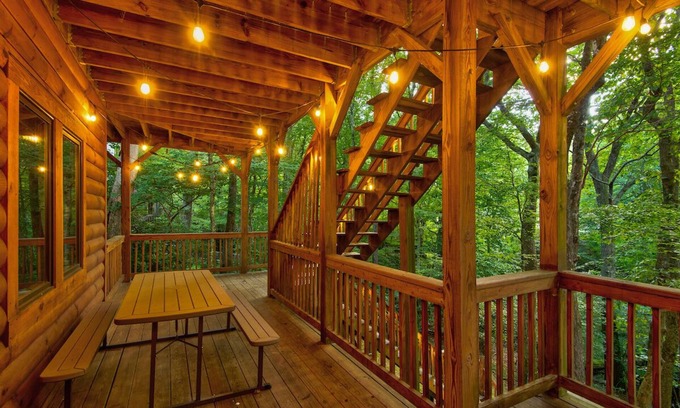 Boone Cabin | Freedom Lodge: Relaxing 5BR Retreat with Hot Tub & Pool Table