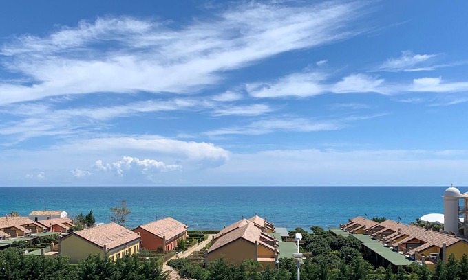 Torre Melissa Apartment | Enjoy Apartment Freedom with Hotel Services & Ocean Views