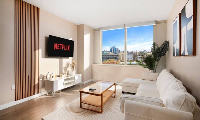 The Heights Apartment | Freedom Tower View - mins to NYC