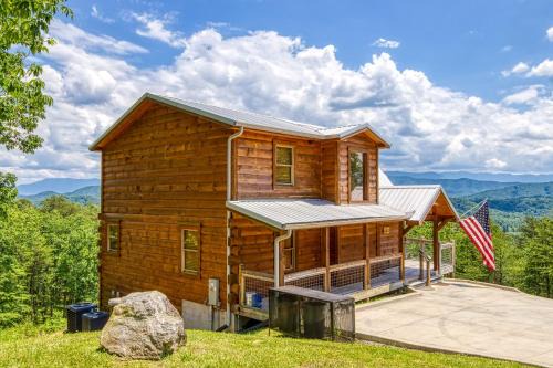 Sevierville House | Experience Freedoms View Mountain Getaway with Hot Tub & Games
