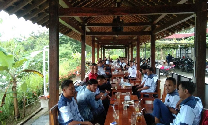 Purworejo House | Budget-Friendly Retreat with Spa & Hot Tub Access
