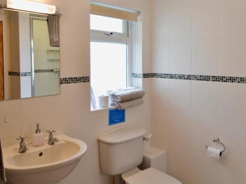 Trebetherick House | Discover Freefolk Cottage: Child-Friendly 4-Star Retreat