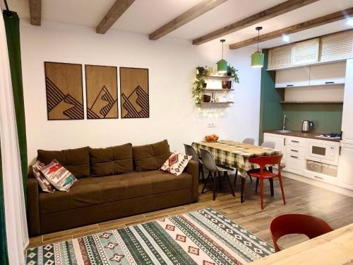 Prymors'kyi district Apartment | Elegant Freeman Cottage in Bukovel with River Terrace Access