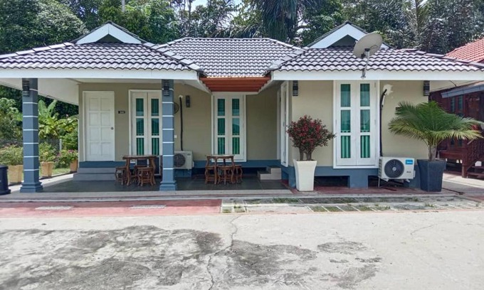 Kampung Kuala Dal House | Family-Friendly Freesia: 2 Bedroom Comfort & Great Reviews