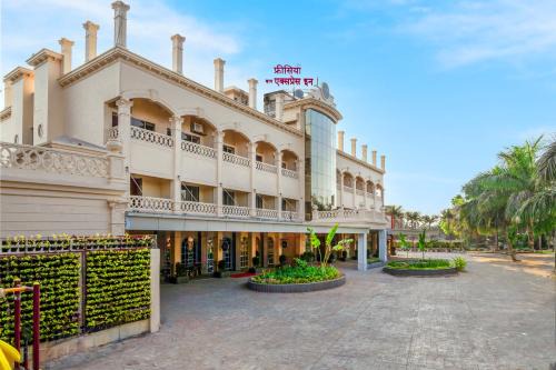 Mira Bhayandar Hotel | Discover Freesia by Express Inn: 8.8/10 & Family-Friendly