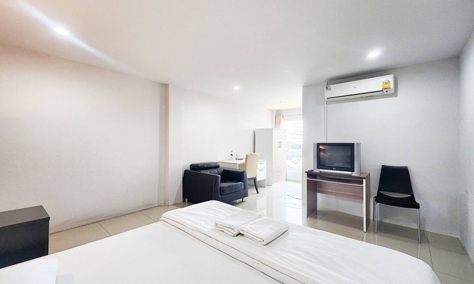 Bang Chalong House | Family-Friendly Freesia Guesthouse Near Suvarnabhumi Airport