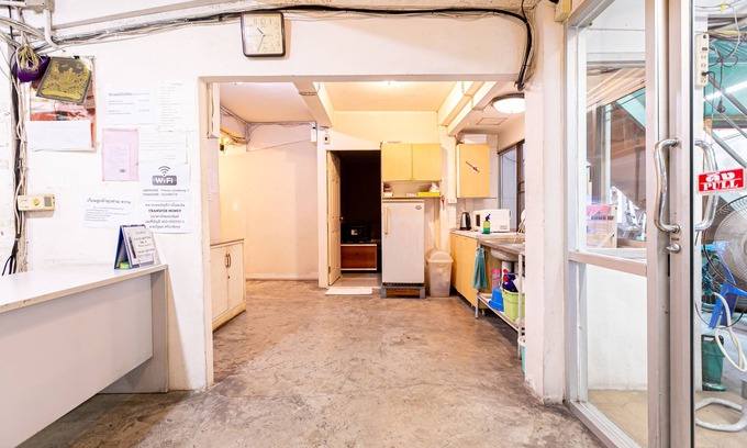 Embassy District House | Convenient Freesia Saladaeng Silom Apartments with Breakfast