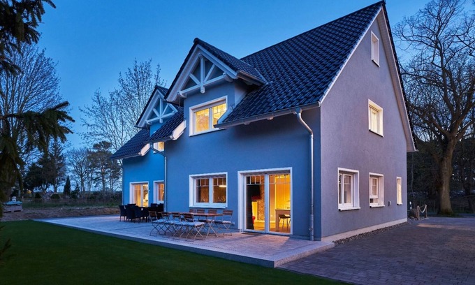 Kroeslin Cottage | Discover Freester Kapitänshäuser: Oceanfront Bliss Awaits