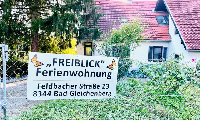 Bad Gleichenberg Apartment | Freiblick 1 Bad Glbg: Cozy Retreat with Hot Tub & Garden