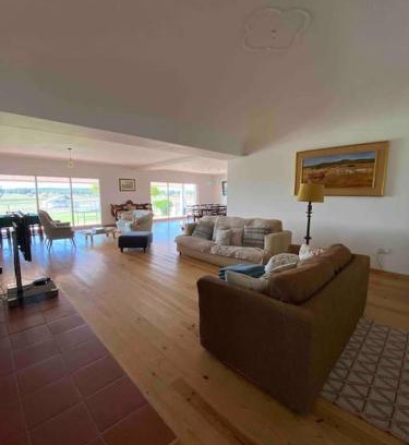 Arraiolos Apartment | Freire’s Family House: Pet-Friendly Retreat with Pool & Fun