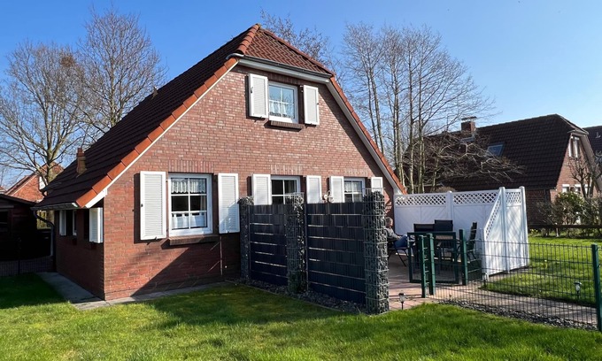 Neßmersiel House | Tranquil Captain's House with Ocean View & Free WiFi
